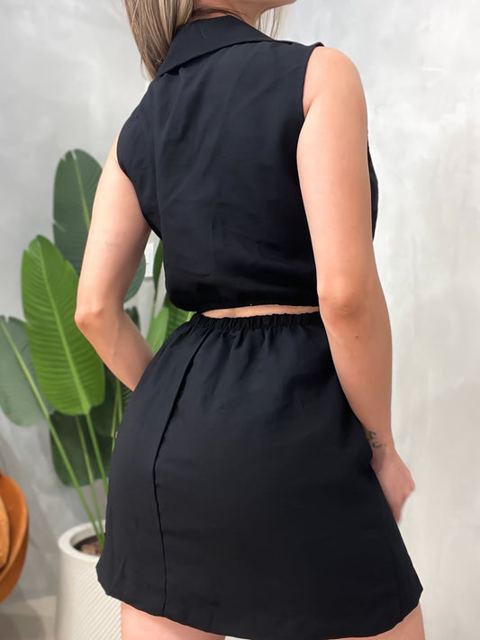 Macaquinho em Alfaiataria Sensoriale sem Mangas com Botões e Bolso Falsos Rose R. FRETE GRÁTIS