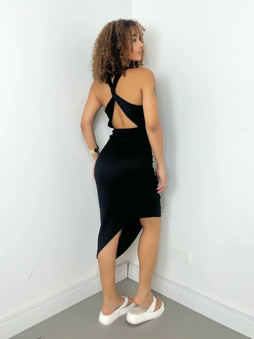 Vestido Feminino Midi em Ribana Assimétrico Alça Cruzada Tatiane Frete Grátis.