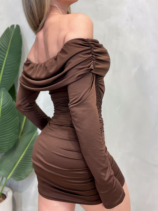 Vestido Curto em Suplex Manga Longa Ombro a Ombro Plissado Nayara Frete Grátis.