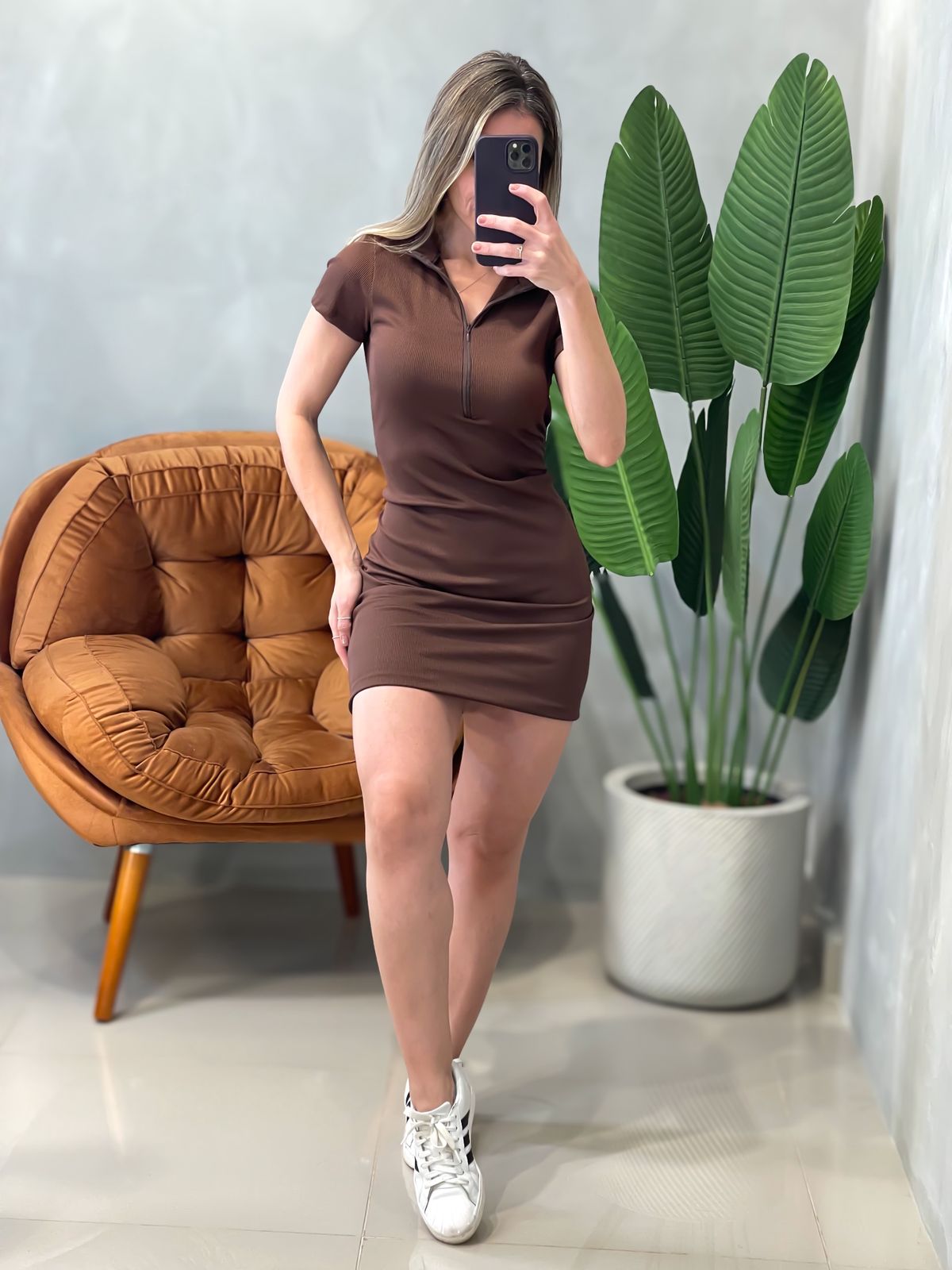 Vestido Curto em Ribana Manga Curta com Gola e Zíper Jaqueline Frete Grátis.