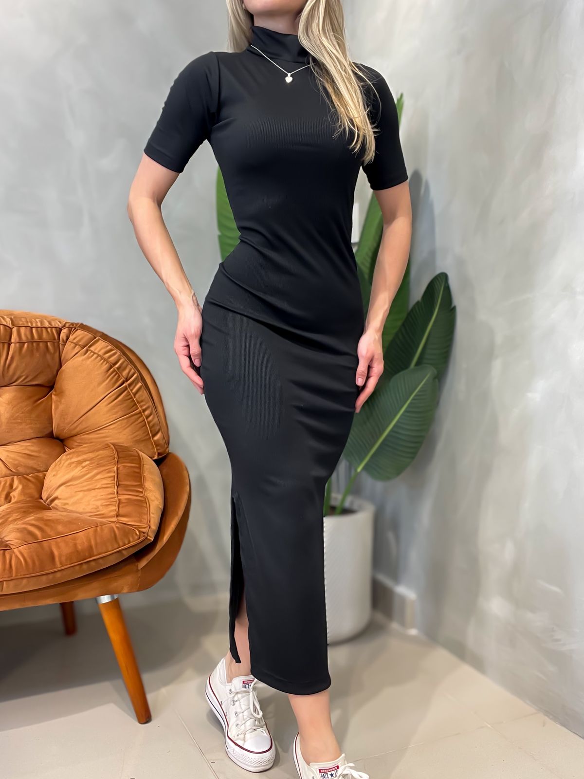 Vestido Midi em Ribana Manga Curta com Gola Gislene Frete Grátis.