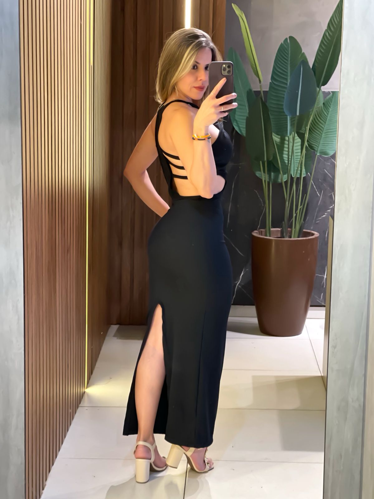 Vestido Longo em Ribana de Alça com Recortes Laterais Geovana Frete Grátis.