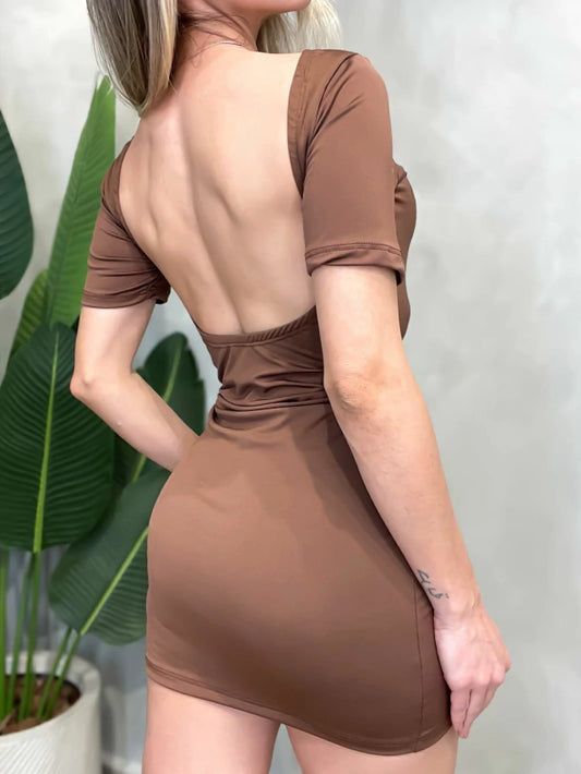 Vestido Curto em Suplex Manga Curta e Costas Nua Amanda Frete Grátis.