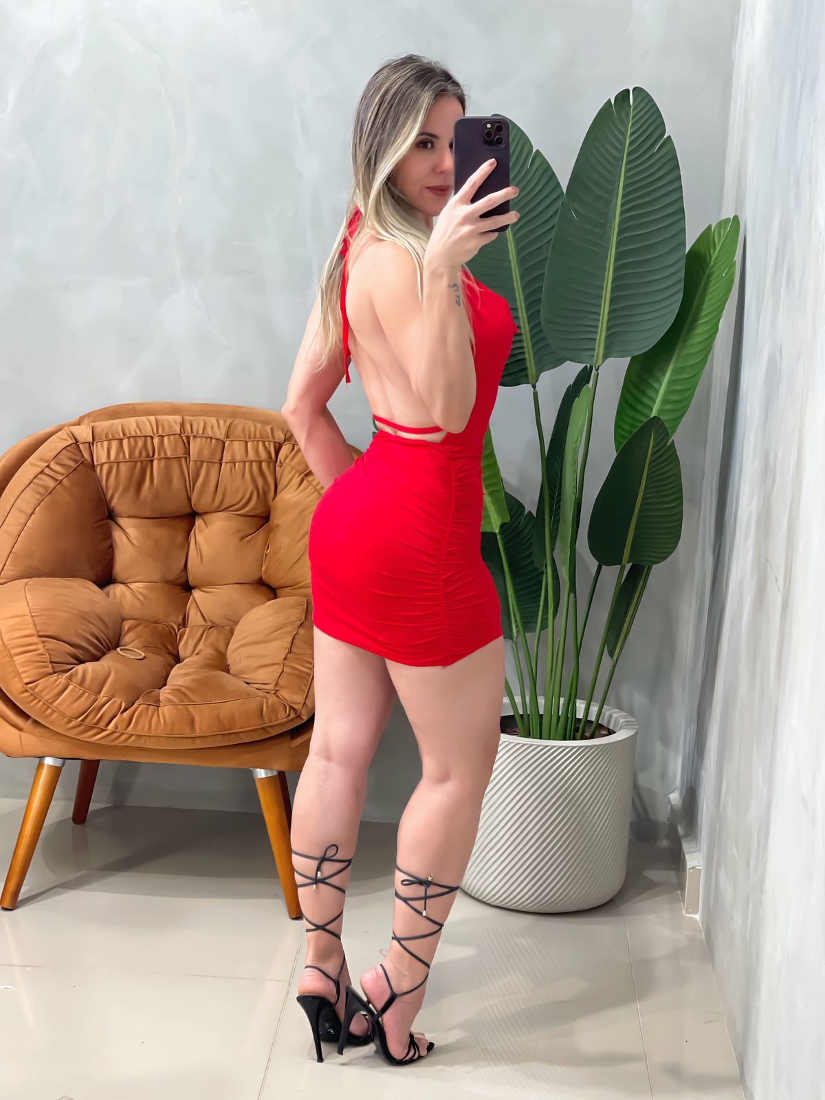 Vestido Curto em Poliamida Plissado com Gola Boba Graziela Ref. 1790. FRETE GRÁTIS