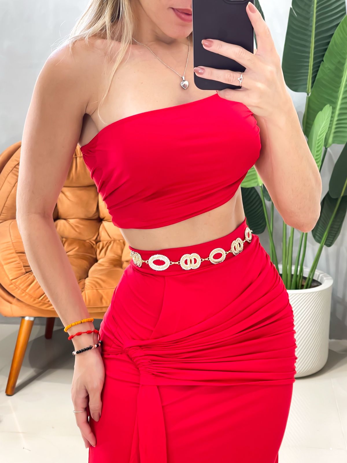 Conjunto em Poliamida Cropped Alça Única Franzido e Saia Longa Transpassada Leon. FRETE GRÁTIS