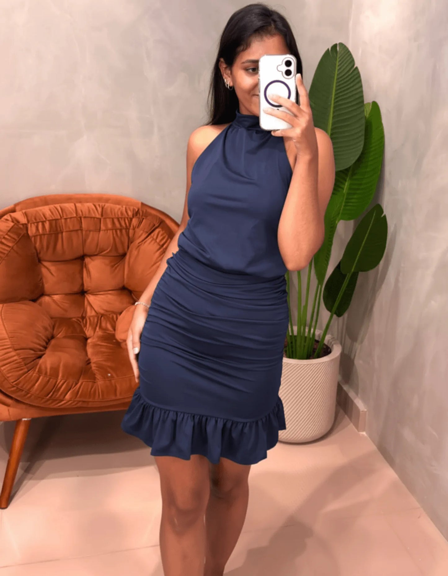 Vestido Curto em Suplex Frente Única com Plissado e Amarração Frete Grátis.
