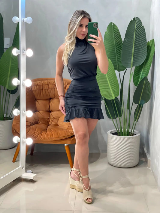Vestido Curto em Suplex Frente Única com Plissado e Amarração Frete Grátis.